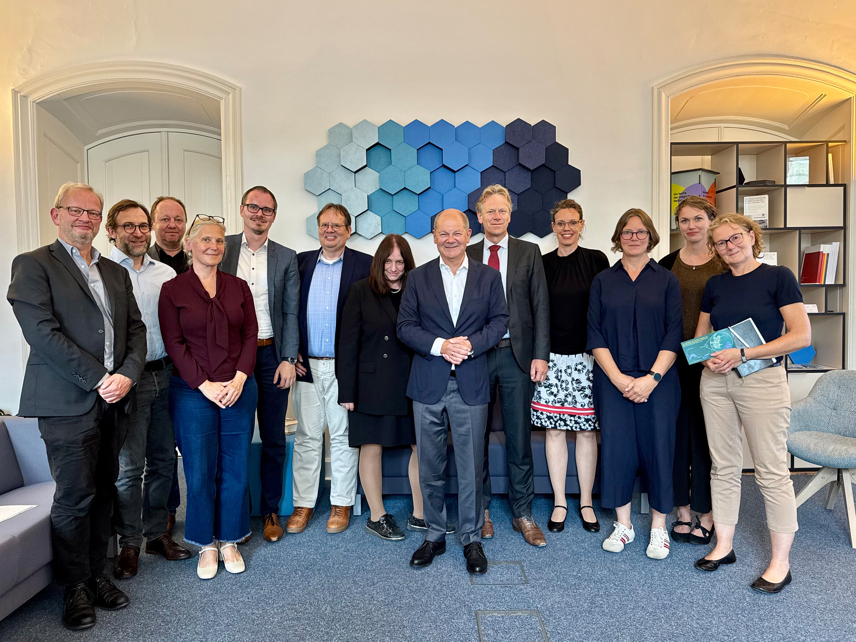 Bundeskanzler a.D. Olaf Scholz zu Besuch am ZZF