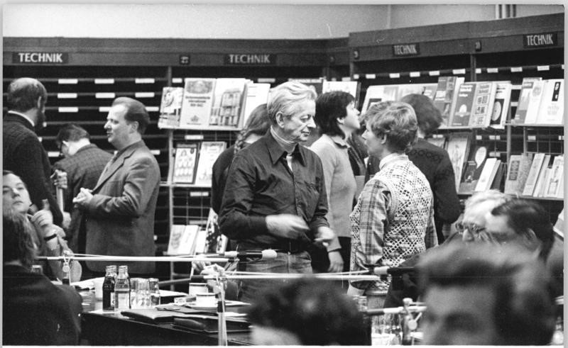 Bundesarchiv_Bild_Leipzig_Jury_schönste_DDR-Bücher