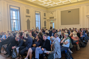 Publikum im Wilhelm-von-Humboldt-Saal