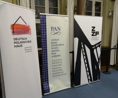 Roll up Banner der Veranstalter