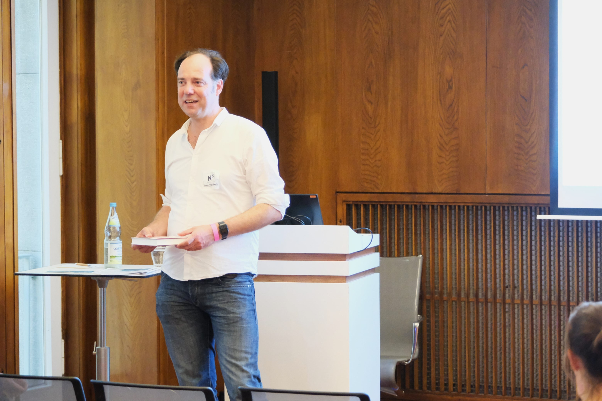 Hanno Hochmuth näherte sich in seinem Vortrag der Zeitgeschichte Berlins auf topografische und fotografische Weise.