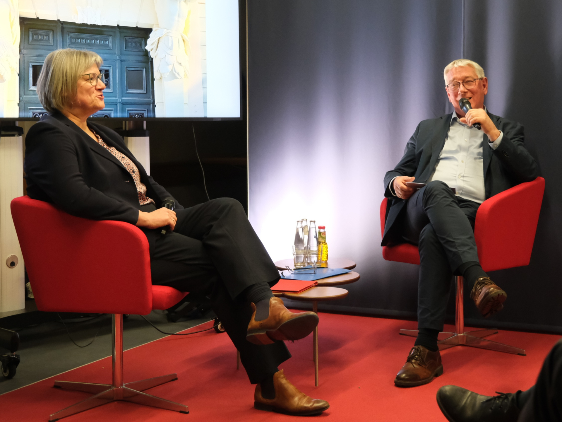 Gabriele Metzler und Eckart Conze im Gespräch (Foto: Katja Herzberg)