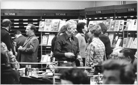 Bundesarchiv_Bild_Leipzig_Jury_schönste_DDR-Bücher