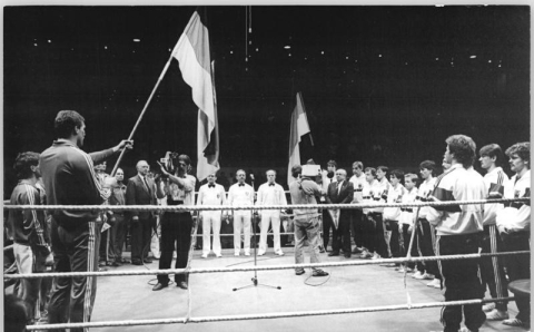 Eröffnung des Boxländerkampfs zwischen BRD und DDR, Rostock, 21.11.1987 (Rechte: Bundesarchiv, Bild 183-1987-1121-001, via Wikimedia Commons)