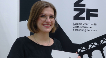 Der Zeitgeschichte-digital Preis 2023 in der Kategorie Wissenschaftskommunikation ging an Lena Herenz, Foto: Marion Schlöttke.