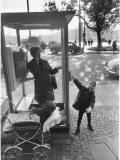 Rathausviertel, Leipzig (DDR), 1967; [Telephonzelle] © Donation Willy Ronis, Ministère de la Culture (France), Médiathèque du patrimoine et de la photographie, diffusion RMN-GP