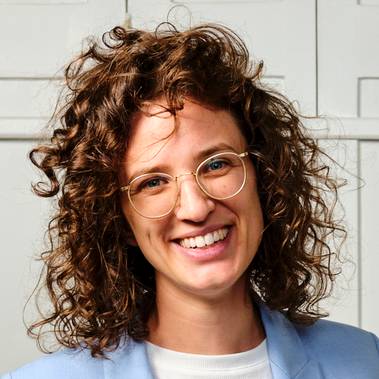 Portraitfoto von Annelotte Janse, Fotograf ist Corné van der Stelt