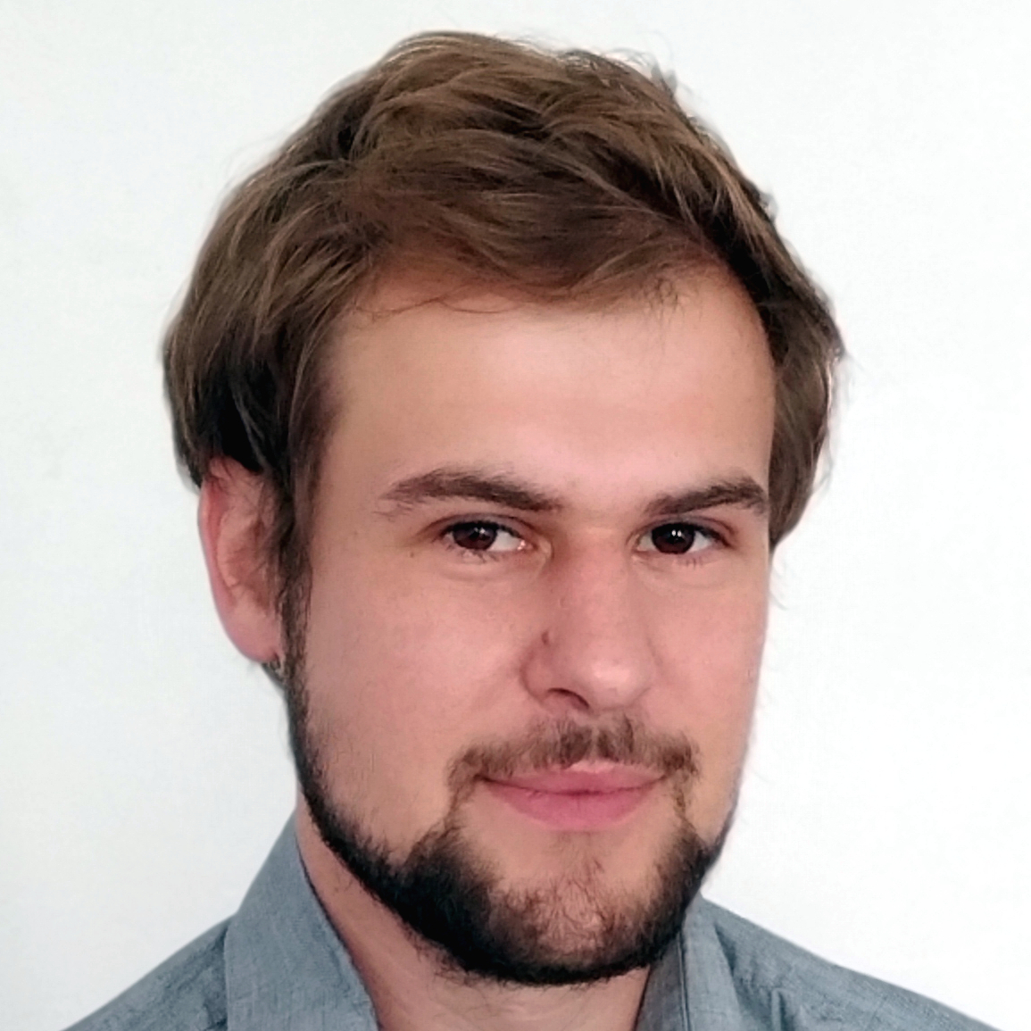 Portraitfoto von Niklas Weber, wissenschaftlicher Volontär am ZZF Potsdam seit Oktoeber 2025