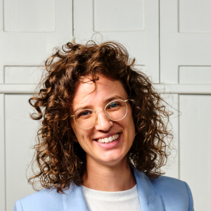 Portraitfoto von Annelotte Janse, Fotograf ist Corné van der Stelt