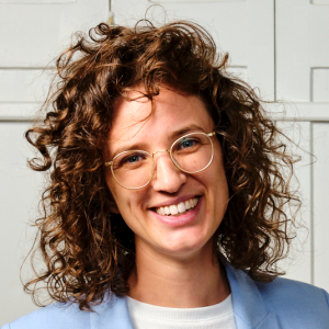 Portraitfoto von Annelotte Janse, Fotograf ist Corné van der Stelt